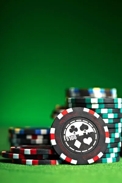 European roulette wheel and betting layout on wow777 live table