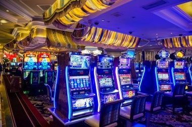Phoenix Rises slot game interface showing reels and payout table on wow777